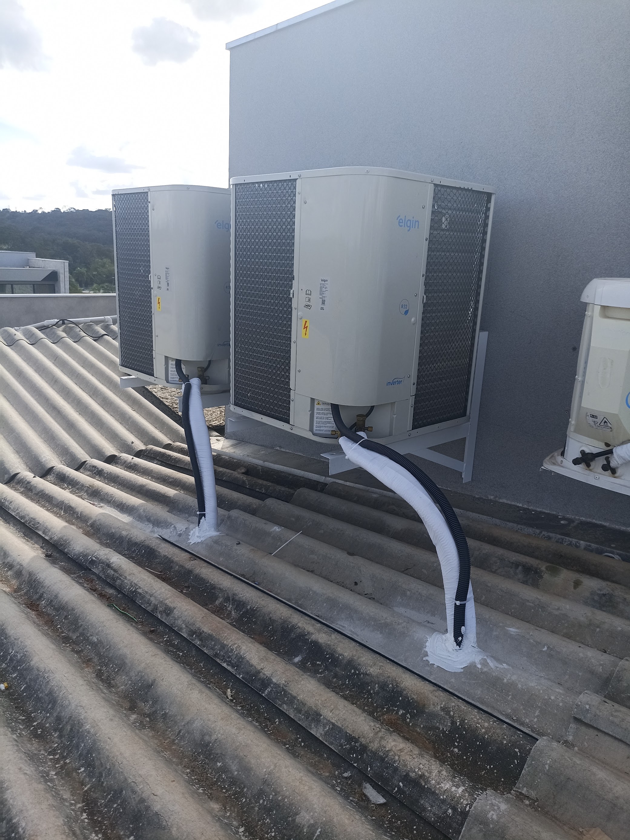 Detalhes de instalação de ar-condicionado.